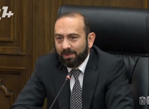 Почему вы назвали это Мирным договором? С каких это пор РА воюет с Азербайджаном?