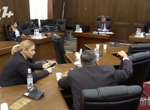 Господин Хачатрян, не делайте этого, вы были министром, не делайте