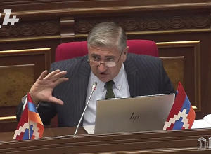 Сколько граждан РА покинуло страну, сколько работников было уволено? Вопрос министру