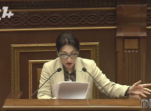 Вы тратите миллионы на фестивали, Снуп Догга, чтобы держать деформированное общество в оцепенении