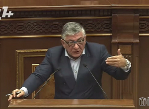 Раньше в беретах били людей арматурой, так почему бы и нет? Сукиасян - оппозиции