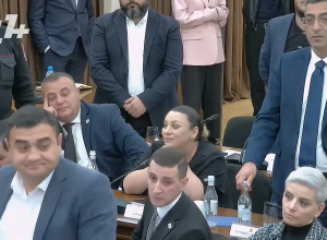 Прогнувшиеся перед турками, садитесь по местам: Спор между членами совета старейшин