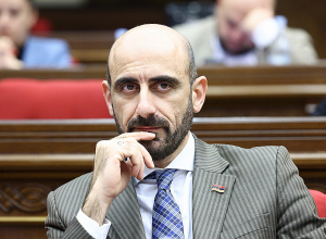 Нарек Зейналян сложил депутатский мандат