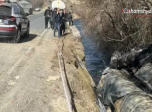 «Iveco» բեռնատարը կողաշրջվել և հայտնվել է գետում. վարորդի մարմինը դուրս են բերել փրկարարները