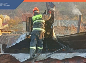 Հրդեհ տան տանիքում