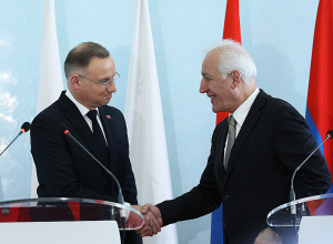 Президент Польши выразил готовность поддержать мирное урегулирование армяно-азербайджанского конфликта