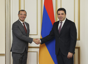 Ալեն Սիմոնյանը հրաժեշտի հանդիպում է ունեցել Հայաստանում Իտալիայի դեսպանի հետ