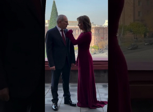 Փաշինյանն ու տիկինը արդեն ամանորյա ֆոտոսեսիա են անում