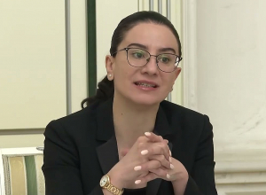 Анна Вардапетян встретилась со студентами ЕГУ