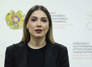 Министр поздравляет