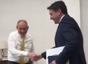 Նիկոլ Փաշինյանը աշխատանքային հանդիպում է ունեցել Ֆինանսների նախարար Վահե Հովհաննիսյանի հետ