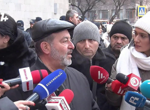 Ոսկու շուկայի աշխատակիցների բողոքի ակցիան կառավարության դիմաց․ ՈՒՂԻՂ