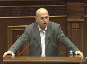 Выход из гражданства стоит 150 тысяч драмов, эту сумму следует увеличить в сто раз: Гегам Назарян