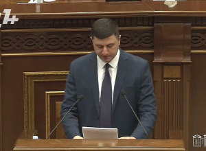 Они продают населению оптимизм подобно ростовщику, не заботясь о безопасности страны