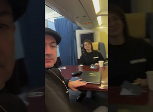 Փաշինյանը տիկնոջ հետ մեկնել է Դավոս