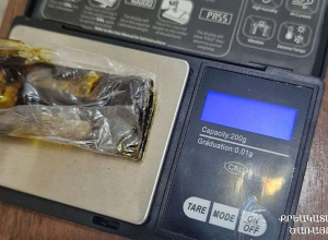 Կալանավորված անձը կոշիկի մեջ թաքցրել էր կասկածելի զանգվածներ