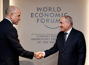 Никол Пашинян встретился с европейским директором Bloomberg Константином Коциасом