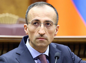 Արսեն Թորոսյանը վայր է դնում պատգամավորական մանդատը