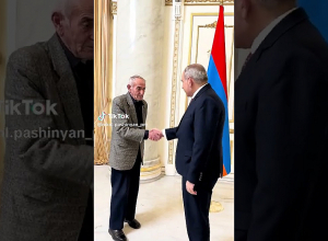 Я принял 84-летнего Вараздата Мкртчяна, который написал мне, что хочет сказать что-то важное по случаю своего дня рождения