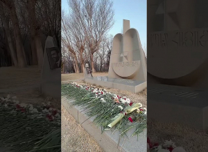 В день армии мы посетили Ераблур: Пашинян