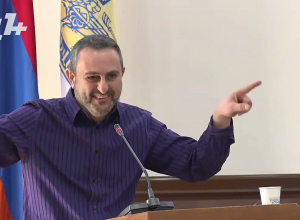 Господин Авинян, я был обеспокоен, ходили слухи, что вы собираетесь стать послом Пакистана: Зарокян