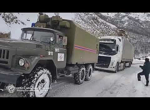 Փրկարարներն արգելափակումից դուրս են բերել տրանսպորտային միջոցները