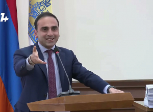 Идёте, убеждаете бабушку - ооо 300 драм, 300 драм: Авинян