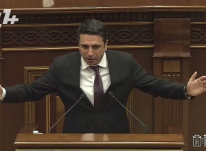 Не нужно было оставлять и лететь: звонили, говорили открывайте границу, стреляют, уезжаем