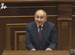 А Вас кто подверг этнической чистке, что вы с 98 года приехали в Армению?