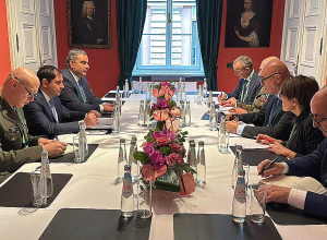 Սուրեն Պապիկյանը հանդիպել է Իտալիայի պաշտպանության նախարարի հետ