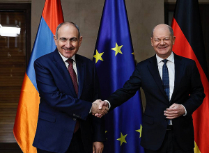 Փաշինյանը Մյունխենում հանդիպել է Օլաֆ Շոլցի հետ