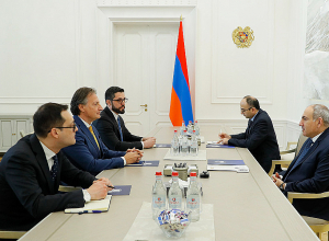 Премьер-министр  принял новоназначенного посла Италии в РА