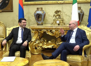 ՀՀ ԱԺ նախագահը հանդիպել է Իտալիայի Պատգամավորների պալատի նախագահի հետ