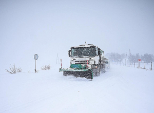 Թալինի, Անիի, Աբովյանի, Հրազդանի, Ապարանի, Նոյեմբերյանի, Մասիսի տարածաշրջանների ավտոճանապարհներին տեղ-տեղ մերկասառույց է
