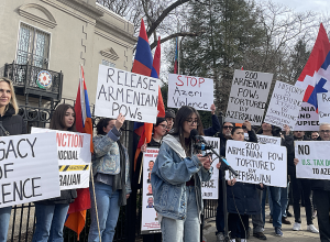 Բողոքի ակցիա Վաշինգտոնում՝ Ադրբեջանի դեսպանատան առջև