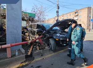 «Porshe» մակնիշի ավտոմեքենան և «Zhong Tong» մակնիշի երթուղային ավտոբուսը բախվել են․  կա տուժած