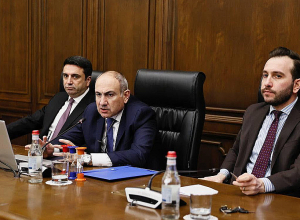 Никол Пашинян обсудил с фракцией ГД текущий мирный процесс с Азербайджаном