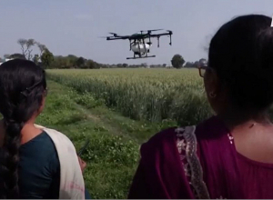 Հնդիկ կանայք սովորում են կառավարել դրոններ՝ ապրուստի միջոց վաստակելու համար