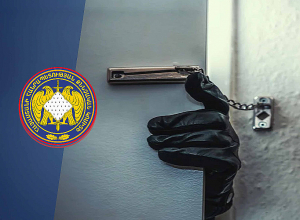 Հանցավոր խումբը զենքի գործադրմամբ և բռնություն կիրառելով կատարել է բնակարանային հափշտակություններ