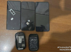 Դատարանից վերադարձված կալանավորված անձն իր գոտկատեղում թաքցրել էր 3 բջջային հեռախոս և wi-fi սարք