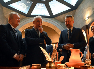 Նախագահ  Վահագն Խաչատուրյանն այցելել է Մատենադարան