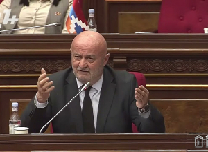 Բա պաշտպանվելու իրավունքս որտե՞ղ մնաց, տիկին դատախազ.լարված երկխոսություն դատախազի և Աղազարյանի միջև