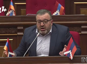 Հերիք եղավ էլի, կարո՞ղ է մի երկու նիստ հետո նաև կաթողիկոսի գործառույթները ստանձնեք. Դանիելյան