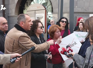 53 հազար դոլար են հանել քաղաքացու հաշվից. համակարգված թալան է. բողոքի ակցիա բանկի դիմաց