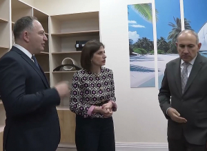 Փաշինյանը ներկա է գտնվել  ռադիոթերապևտիկ մասնաշենքի բացման արարողությանը