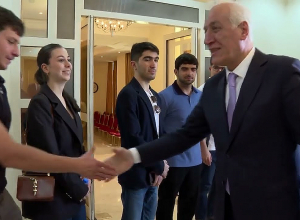 Հանրապետության նախագահ Վահագն Խաչատուրյանն այցեել է ԱՄԷ-ում ՀՀ դեսպանություն