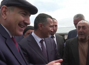 Չնախատեսված կանգառ Խոտ գյուղում․ Փաշինյան