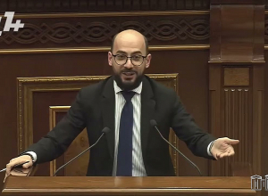 Դուք այստեղ եկել եք, որ ձեր գողոնը պահեք․ Հովհաննիսյանը՝ ընդդիմությանը