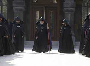 Ավագ Ուրբաթ՝ Ամենայն Հայոց Կաթողիկոսի նախագահությամբ կատարվեց Թաղման կարգը