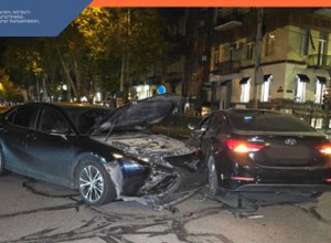 Բախվել են ավտոմեքենաներ